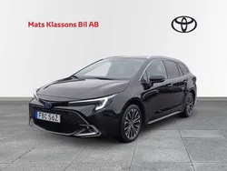 Black mica (209) Begagnad 2023 Toyota Corolla Style Kombi | 299 000 kr (Marknadspris)