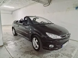 Svart Begagnad 2005 Peugeot 206 CC Cab | 34 500 kr (Marknadspris)