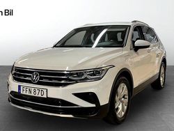 Pure white Begagnad 2021 VW Tiguan Elegance SUV | 289 900 kr (Marknadspris)