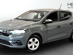 Grå (grey) Ny 2024 Dacia Sandero Essentiel Halvkombi | 191 200 kr (Marknadspris)