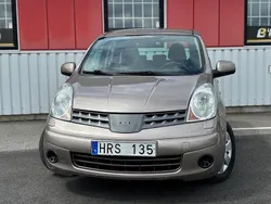 Ljusbrun Begagnad 2008 Nissan Note Minibuss | 49 900 kr (Marknadspris)
