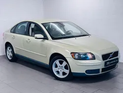 Ljusgrön (grön) Begagnad 2005 Volvo S40 Momentum Sedan | 34 900 kr (Marknadspris)