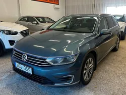 Blå Begagnad 2016 VW Passat GTE Kombi | 129 900 kr (Marknadspris)