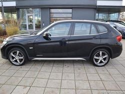 Svart samma som bilen Begagnad 2010 BMW X1 SUV | 69 900 kr (Marknadspris)