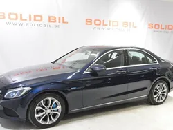 Mörkblå Begagnad 2017 Mercedes C350e Sedan | 169 000 kr