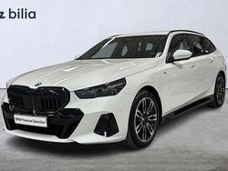 Alpinvit Begagnad 2024 BMW 520 M Sport Kombi | 599 900 kr (Marknadspris)