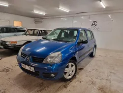 Mörkblå Begagnad 2007 Renault Clio R.S. Halvkombi | 27 900 kr (Marknadspris)