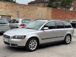Grå Begagnad 2005 Volvo V50 Kinetic Kombi | 23 000 kr (Marknadspris)