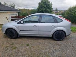 Grå Begagnad 2007 Ford Focus Halvkombi | 20 000 kr (Lite dyr)