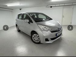 Silver Begagnad 2014 Toyota Verso-S Multidrive S Minibuss | 45 000 kr (Marknadspris)