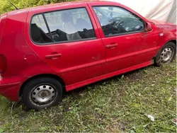 Röd Begagnad 2001 VW Polo Halvkombi | 3 000 kr (Bra pris)