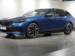 Blå Begagnad 2024 BMW 550e M Sport Kombi | 984 800 kr (Marknadspris)