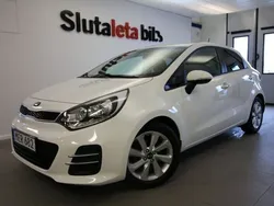 Vit Begagnad 2015 Kia Rio Halvkombi | 99 900 kr (Marknadspris)