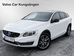 Vit Begagnad 2016 Volvo V60 CC Summum Kombi | 229 900 kr (Marknadspris)