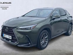 Grön Begagnad 2025 Lexus NX450h+ Business Edition SUV | 579 000 kr