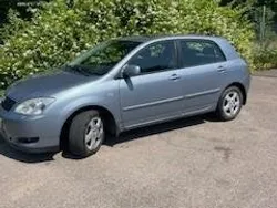 Blå Begagnad 2004 Toyota Corolla Halvkombi | 29 000 kr (Superpris)
