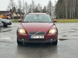 Röd Begagnad 2005 Volvo V50 Momentum Kombi | 37 900 kr (Marknadspris)