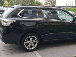 Svart Begagnad 2014 Mitsubishi Outlander SUV | 100 000 kr (Marknadspris)
