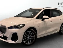 Vit (white) Begagnad 2024 BMW 225 Active Tourer Comfort Edition Minibuss | 419 700 kr (Marknadspris)