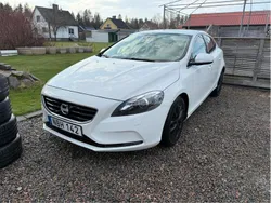 Vit Begagnad 2013 Volvo V40 Momentum Kombi | 81 000 kr (Marknadspris)