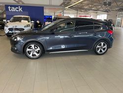 Blå Begagnad 2020 Ford Focus Active Halvkombi | 174 900 kr (Marknadspris)