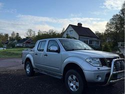 Silver Begagnad 2010 Nissan Navara Pickup | 100 000 kr (Marknadspris)
