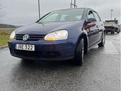 Blå Begagnad 2009 VW Golf VI Trendline Halvkombi | 37 000 kr (Superpris)
