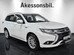 Vit Begagnad 2015 Mitsubishi Outlander P-HEV SUV | 149 000 kr (Dyr)