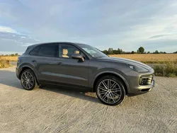 Grå Begagnad 2019 Porsche Cayenne SUV | 595 000 kr (Superpris)