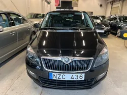 Svart Begagnad 2013 Skoda Fabia Ambiente Halvkombi | 79 900 kr (Marknadspris)