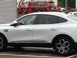 Vit metallic Begagnad 2022 Renault Arkana SUV | 240 000 kr (Marknadspris)