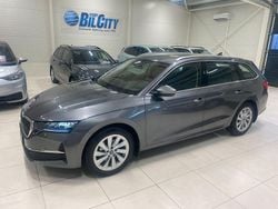 Grå Ny 2025 Skoda Octavia Selection Kombi | 339 399 kr (Marknadspris)