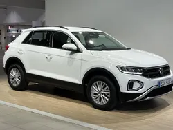 Vit (pure white) Begagnad 2023 VW T-Roc Life SUV | 274 900 kr (Marknadspris)