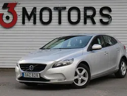 Silver Begagnad 2015 Volvo V40 Kinetic Kombi | 147 900 kr (Marknadspris)
