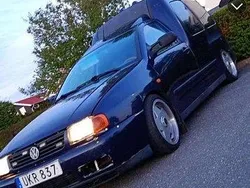 Blå Begagnad 2003 VW Caddy Minibuss | 28 500 kr