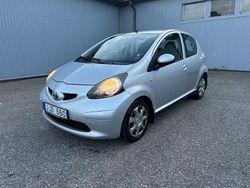 Silver Begagnad 2007 Toyota Aygo Halvkombi | 24 900 kr (Marknadspris)