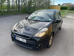 Svart Begagnad 2011 Renault Clio II Halvkombi | 29 900 kr (Marknadspris)