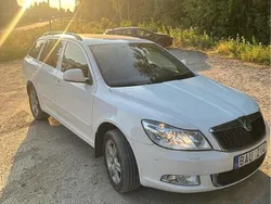 Vit Begagnad 2012 Skoda Octavia Elegance Kombi | 35 000 kr (Bra pris)