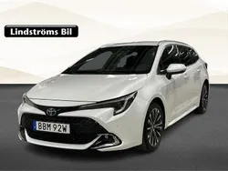 Vit Begagnad 2023 Toyota Corolla Plus Kombi | 289 900 kr (Bra pris)