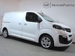 Vit Begagnad 2021 Opel Vivaro Van | 179 900 kr (Bra pris)