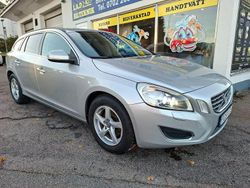 Ljusgrå Begagnad 2012 Volvo V60 Momentum Kombi | 87 000 kr (Marknadspris)