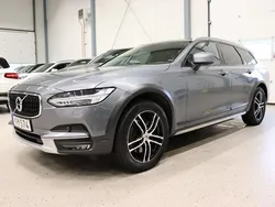 Grå Begagnad 2018 Volvo V90 CC Momentum Kombi | 308 900 kr