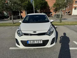 Vit Begagnad 2016 Kia Rio Halvkombi | 104 000 kr (Marknadspris)