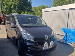 Svart Begagnad 2016 Renault Trafic Van | 109 000 kr (Marknadspris)