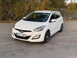 Vit Begagnad 2013 Hyundai i30 Kombi | 69 999 kr (Marknadspris)