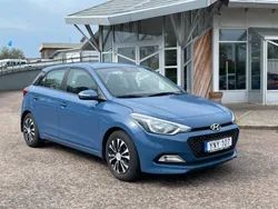 Ljusblå Begagnad 2017 Hyundai i20 Comfort Halvkombi | 99 900 kr (Marknadspris)