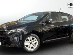 Svart (black) Ny 2025 Renault Clio V Evolution Halvkombi | 199 900 kr (Marknadspris)