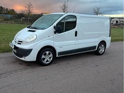 Vit Begagnad 2013 Nissan Primastar Minibuss | 75 000 kr (Lite dyr)