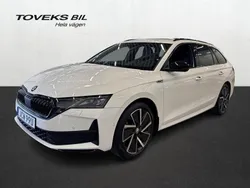 Vit (candy white) Ny 2025 Skoda Octavia SportLine Kombi | 399 900 kr (Marknadspris)
