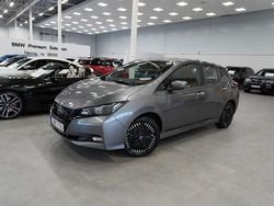 Grå Begagnad 2023 Nissan Leaf Acenta Halvkombi | 239 900 kr (Marknadspris)